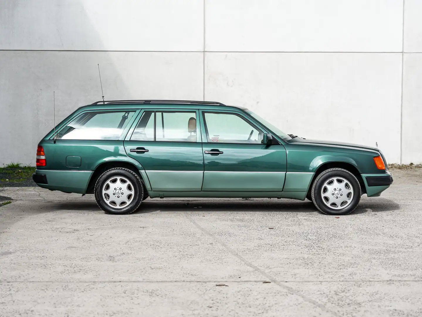 Mercedes-Benz E 300 T 4-MATIC 7 seats Open roof Airco full brown leath Verde - 2