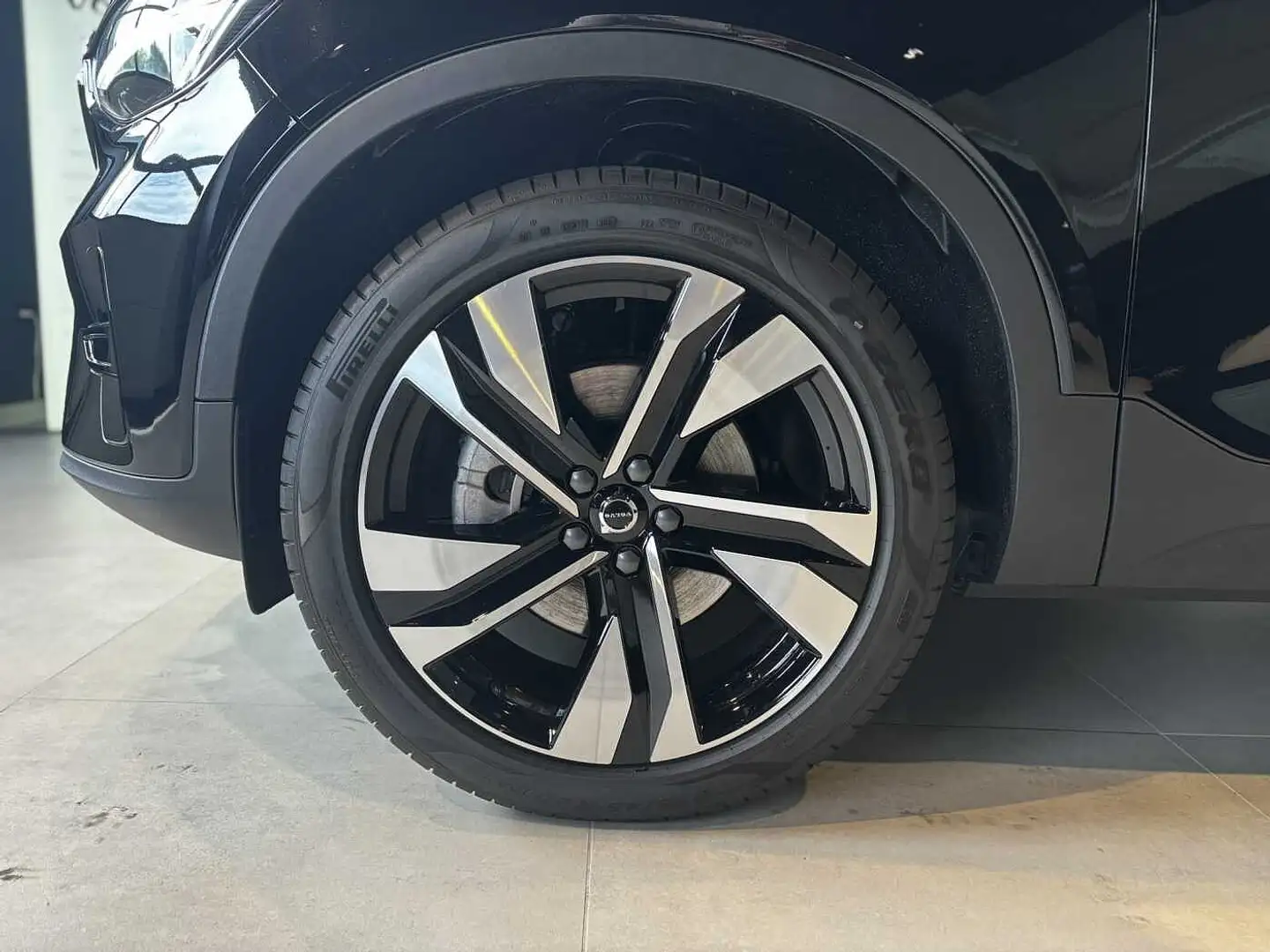 Volvo XC40 Plus, B3 Mild hybrid, Benzine, Dark Noir - 2