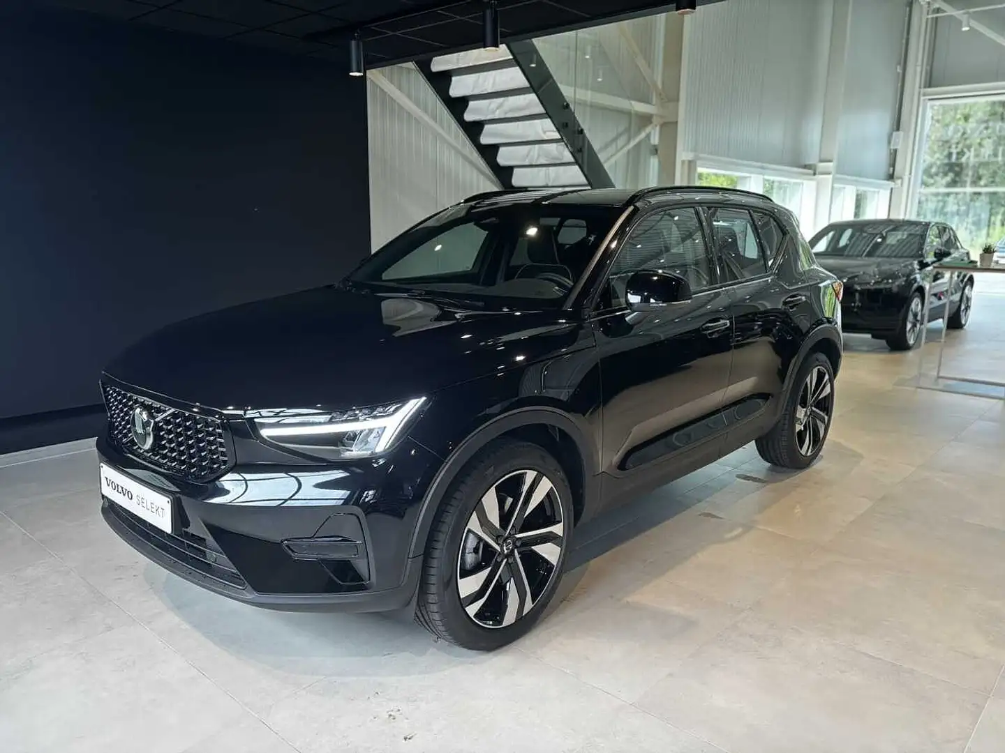 Volvo XC40 Plus, B3 Mild hybrid, Benzine, Dark Nero - 1