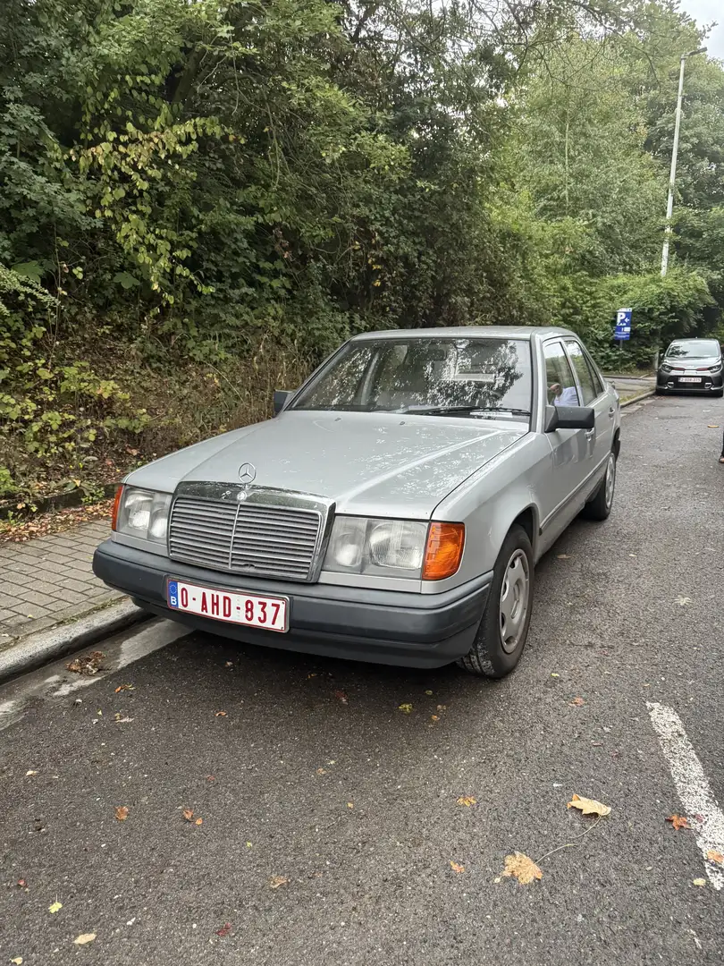Mercedes-Benz 200 boite auto et toit ouvrant Beige - 1