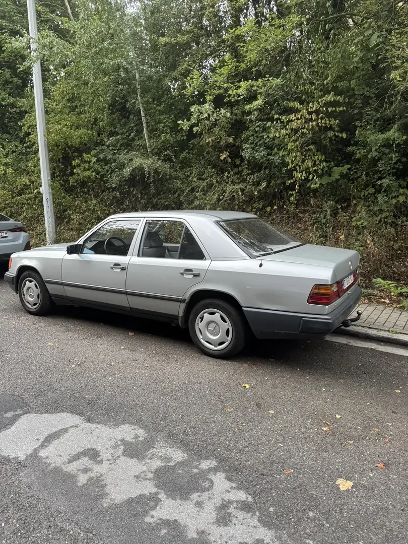 Mercedes-Benz 200 boite auto et toit ouvrant Beige - 2