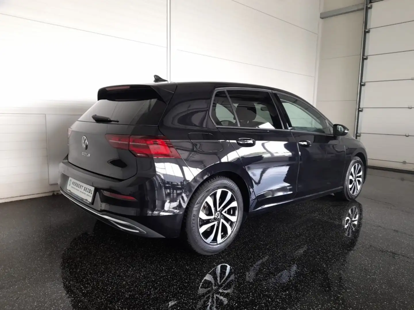 Volkswagen Golf VIII ACTIVE 2,0 TDI DSG *SKY / MATRIX-LED / HEAD-UP / VIRTUELL PRO / NAVI / AHV & KAMERA / ACC / KEYLESS* Schwarz - 2