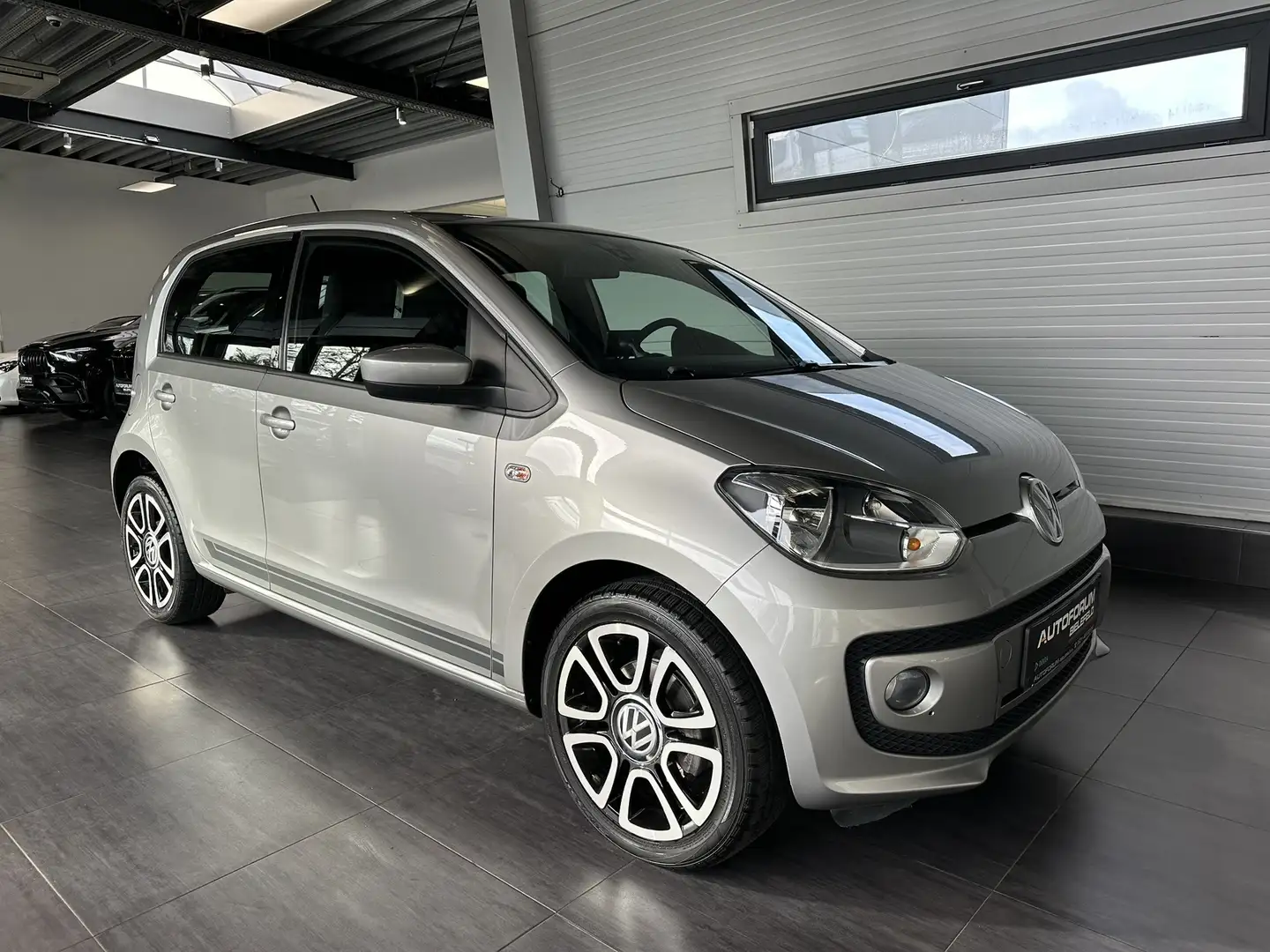 Volkswagen up! 1.0 Clup up!|Navi|SHZ|Tempomat|Klima|LM16 Zilver - 1