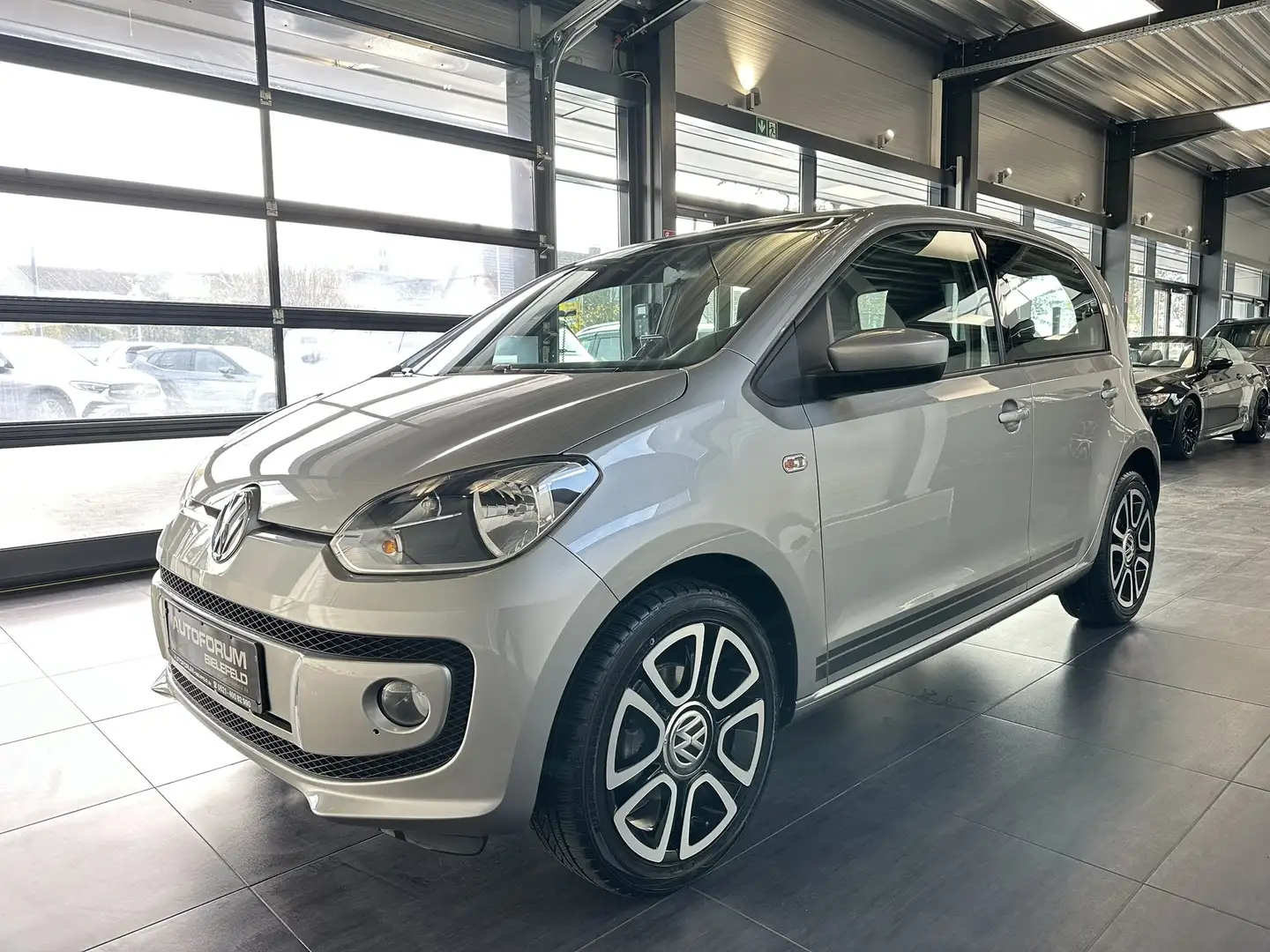 Volkswagen up! 1.0 Clup up!|Navi|SHZ|Tempomat|Klima|LM16 Zilver - 2