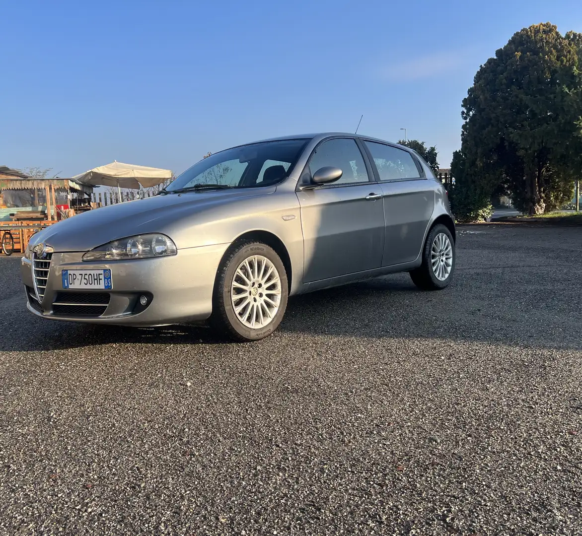 Alfa Romeo 147 5p 1.6 ts 16v BlackLine 105cv - 2