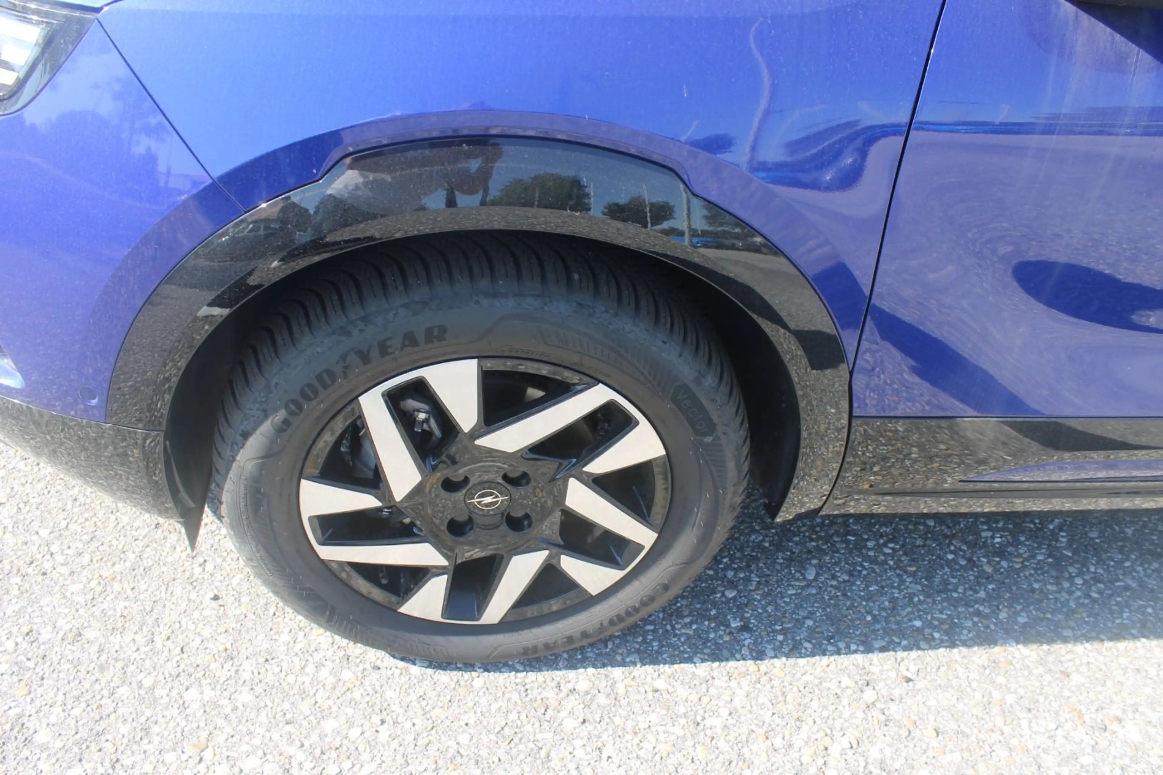 Opel Mokka GS Hybrid SHZ|NAVI|LRHZ|KLIMAAUTOMATIK|PDC — photo 4