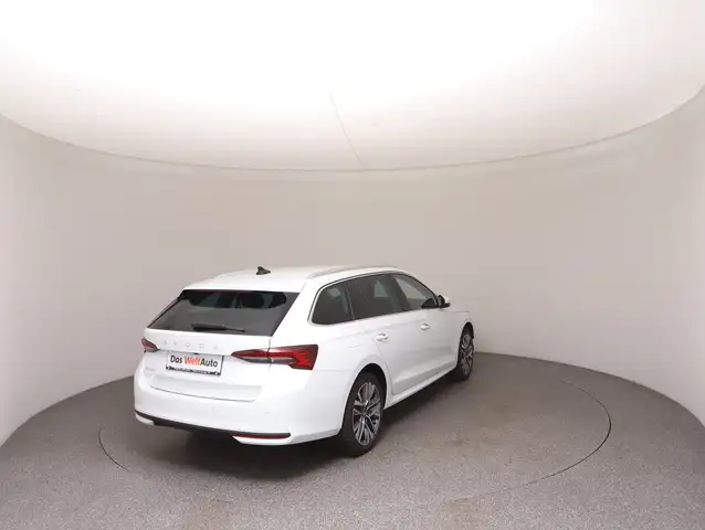 Skoda Octavia view 4