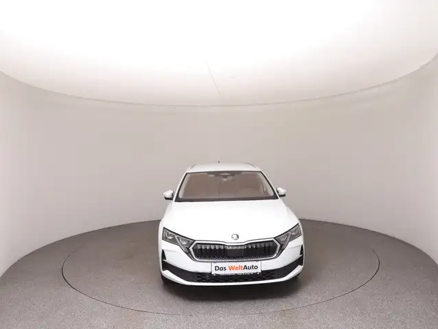 Skoda Octavia view 3