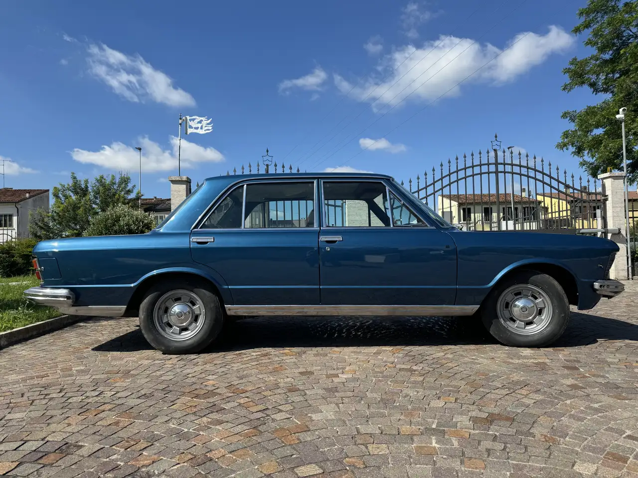 Fiat 130 Berlina, foto 3