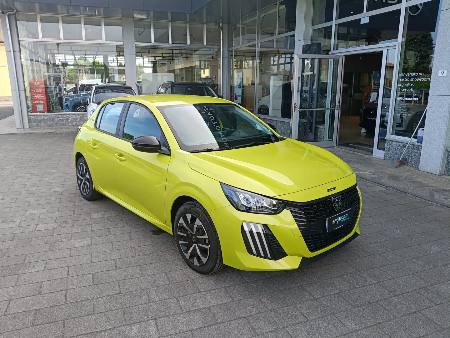 Peugeot 208 1.2 Hybrid 110cv DCS6 STYLE KM ZERO Geel - 1