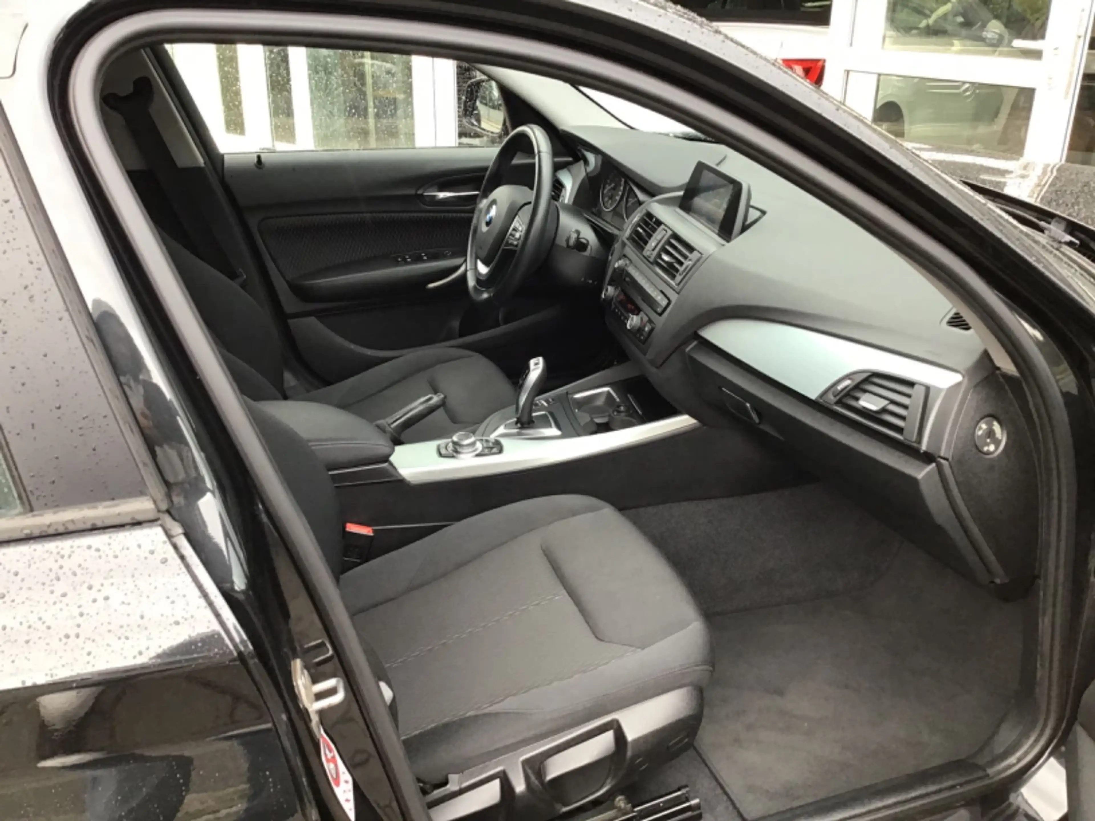 BMW 118 Lim. Aut.~Advantage~Navi~Bluetooth~Bi-Xenon — photo 11
