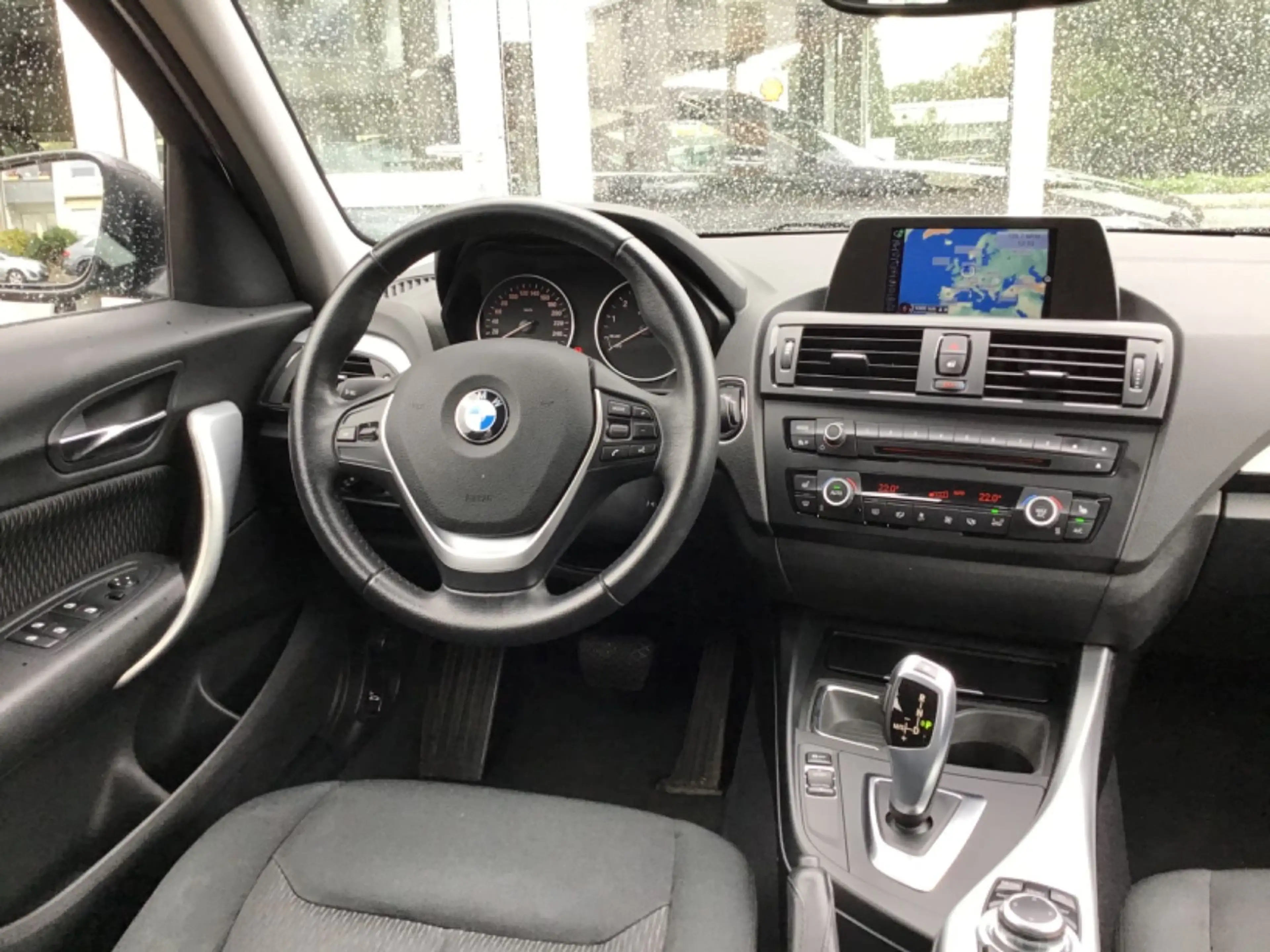 BMW 118 Lim. Aut.~Advantage~Navi~Bluetooth~Bi-Xenon — photo 3