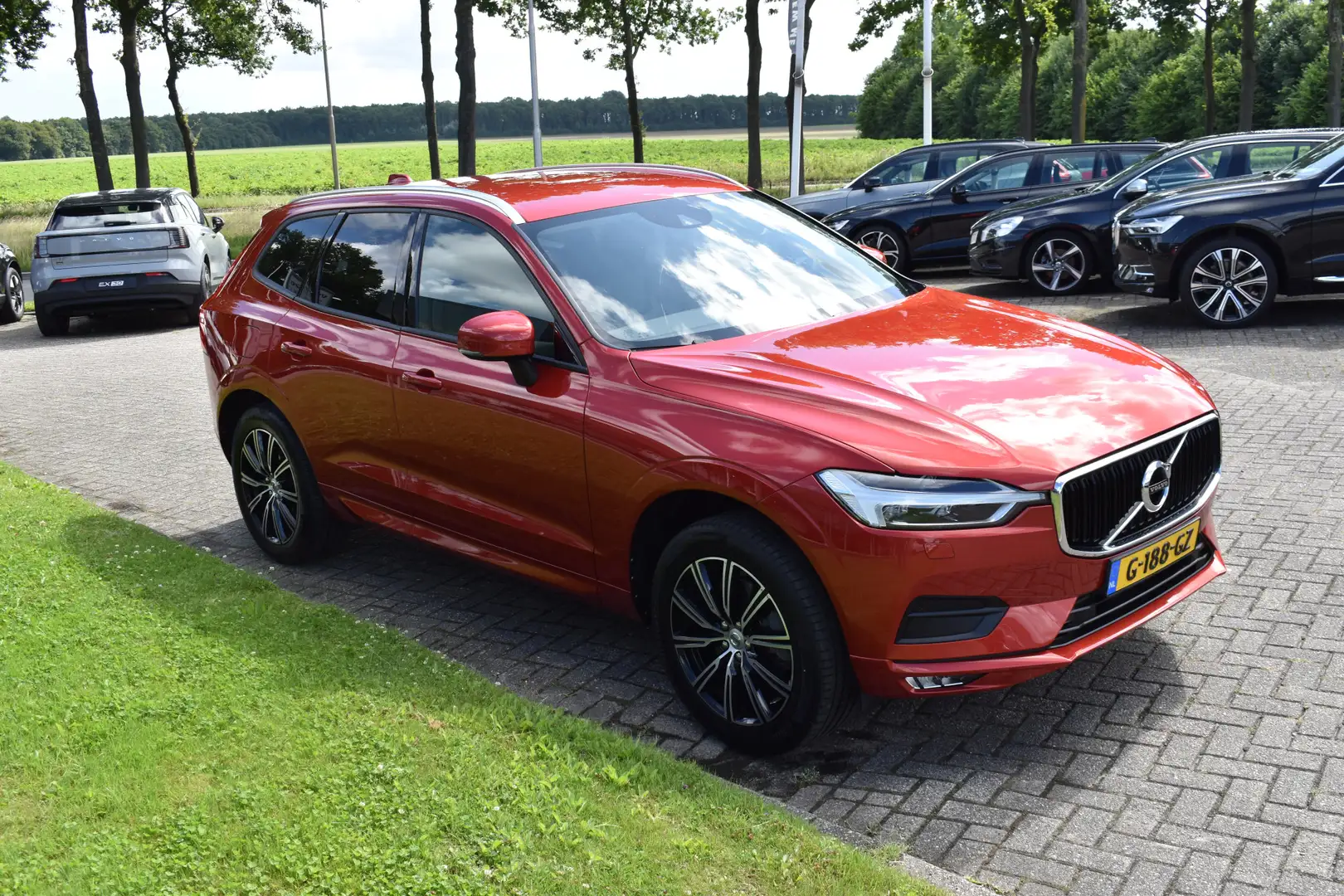Volvo XC60 T5 252PK Automaat Momentum | DAB | 19 Inch LM | Vo Rood - 2