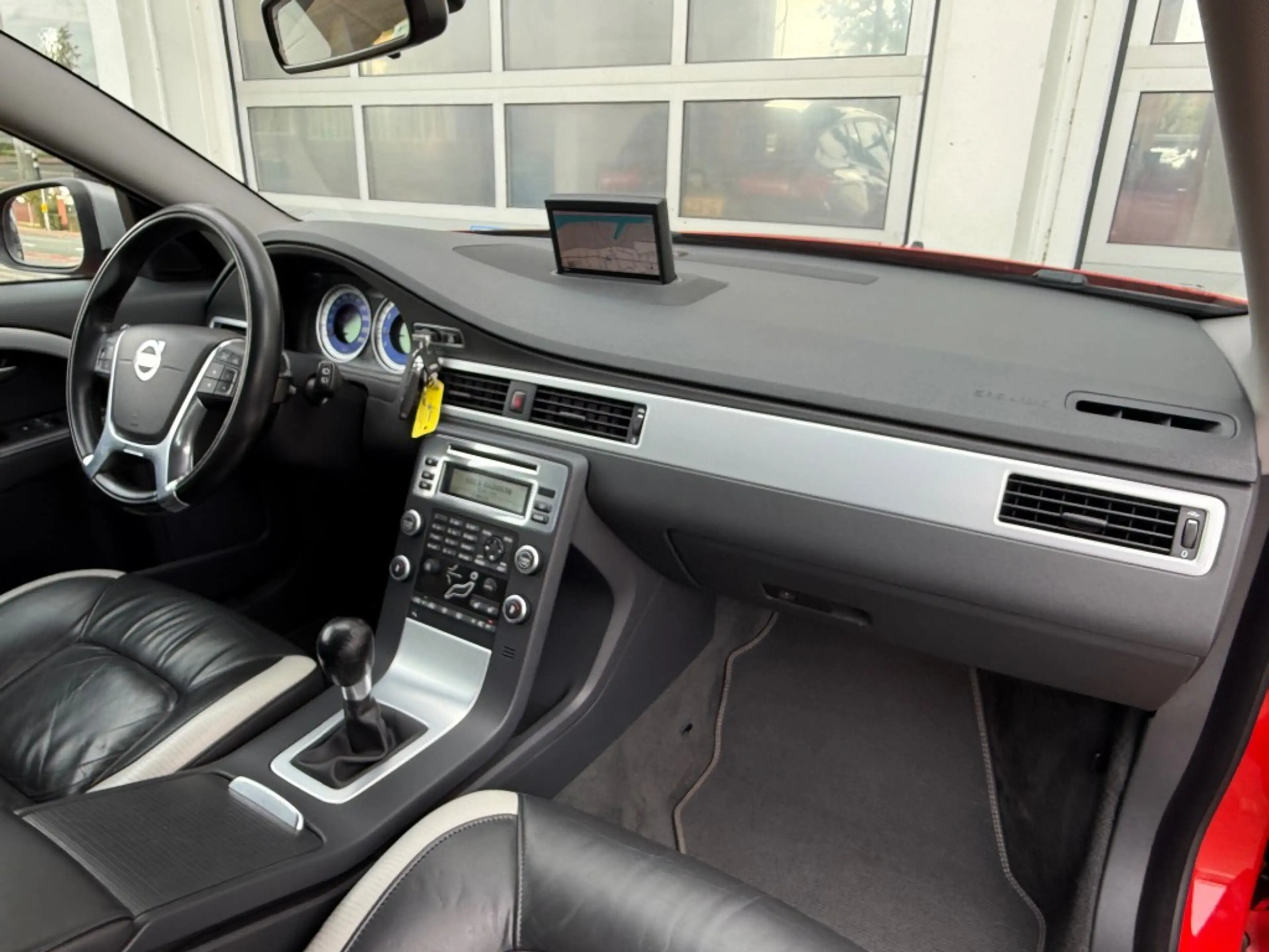 Volvo V70 2.0 Turbo 203PK R-Design Xenon Navi Leer Trekhaak — photo 10