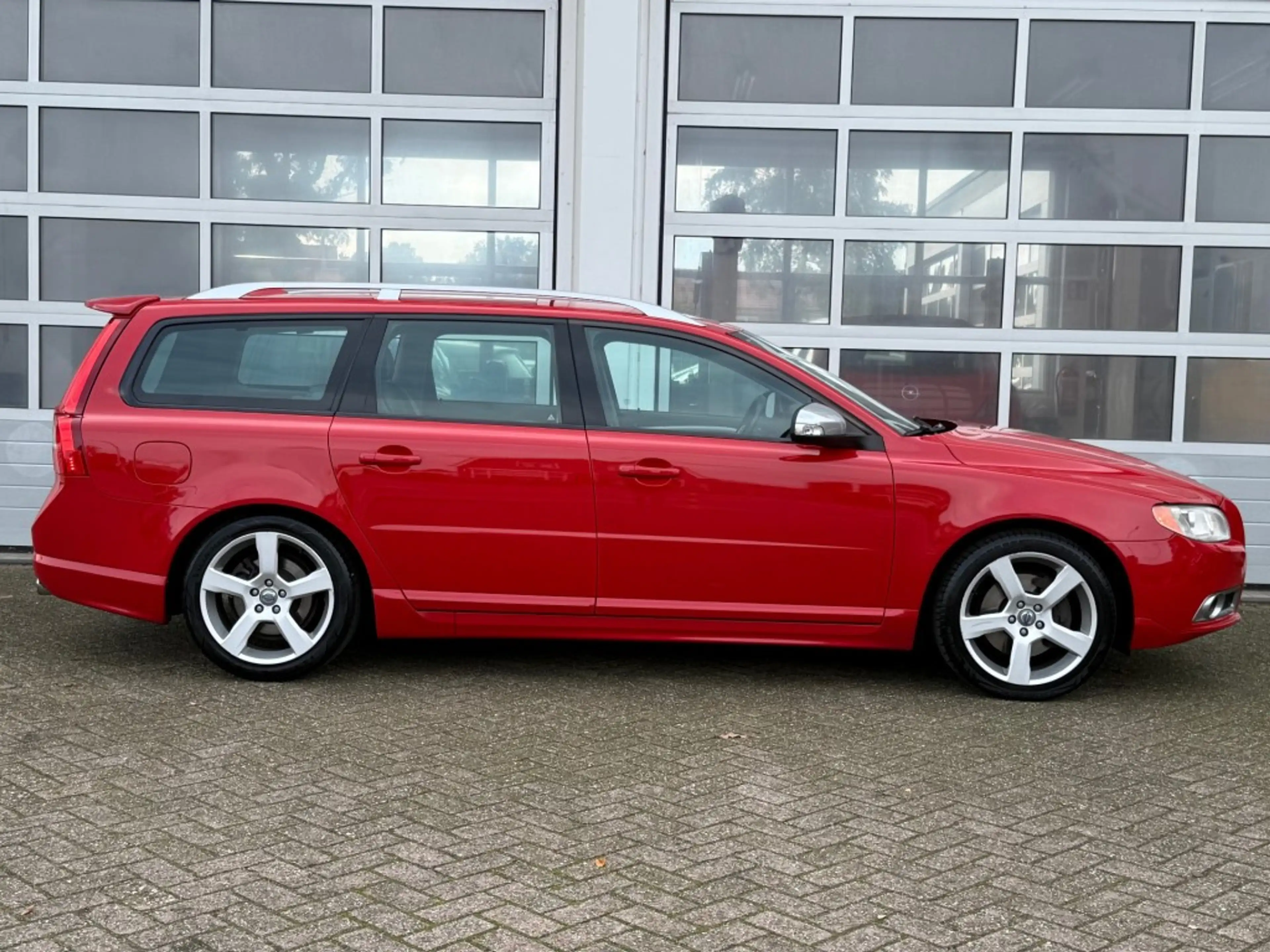 Volvo V70 2.0 Turbo 203PK R-Design Xenon Navi Leer Trekhaak — photo 6
