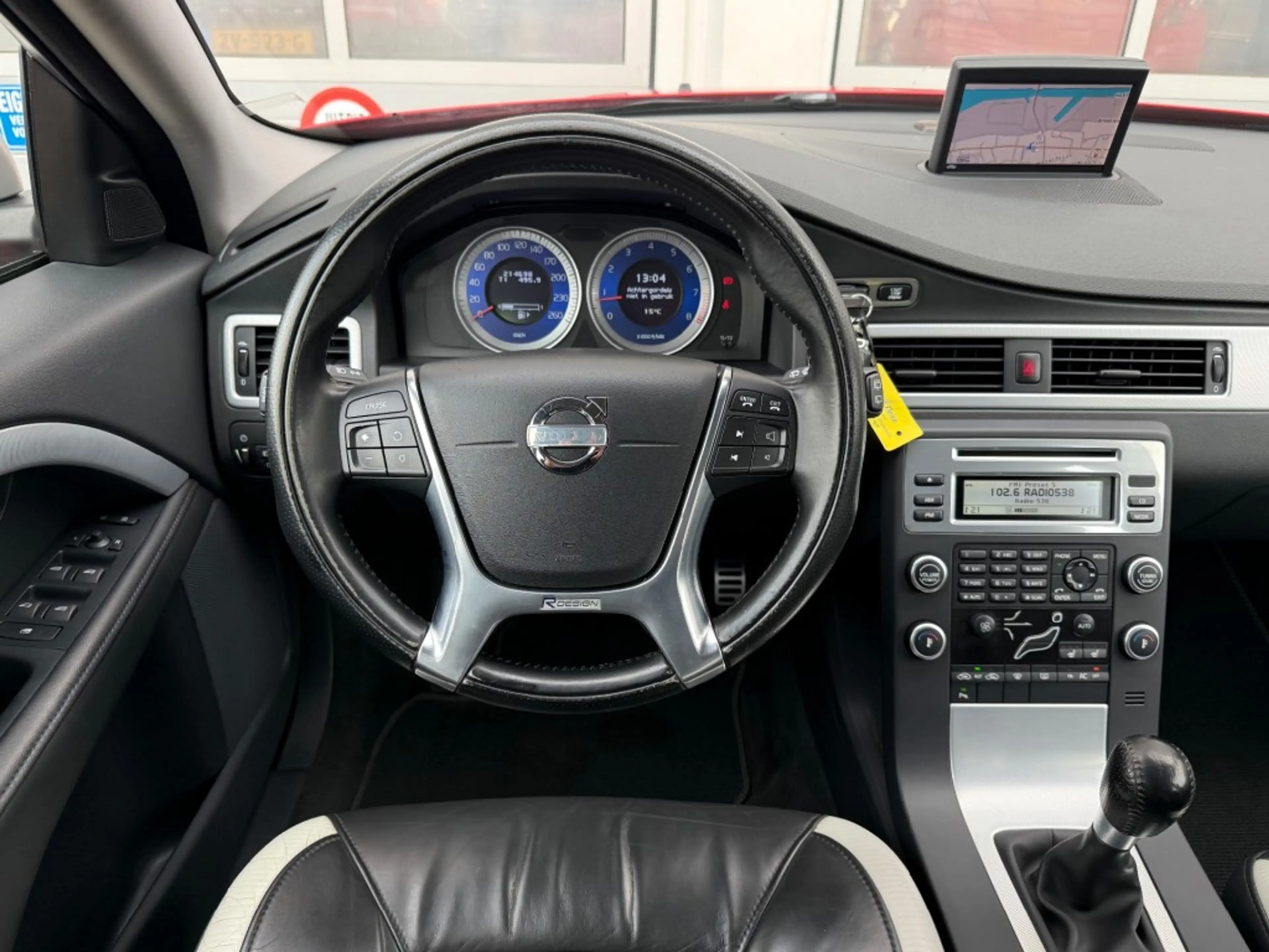 Volvo V70 2.0 Turbo 203PK R-Design Xenon Navi Leer Trekhaak — photo 2