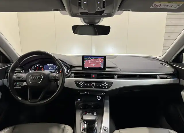 Audi A4 Avant view 11