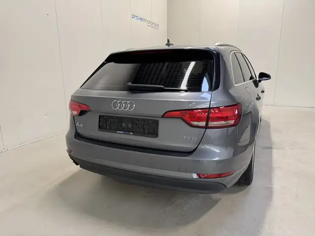 Audi A4 Avant view 25