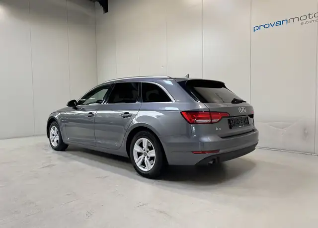 Audi A4 Avant view 6