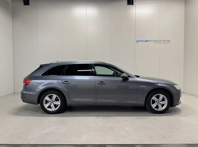 Audi A4 Avant view 26