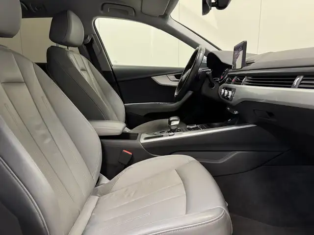 Audi A4 Avant view 2