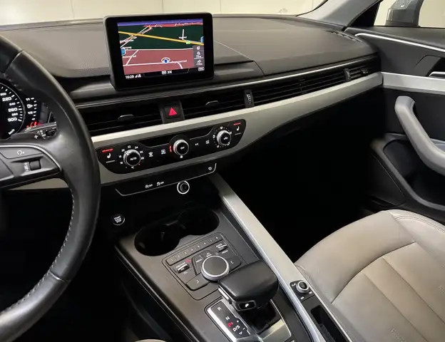Audi A4 Avant view 12