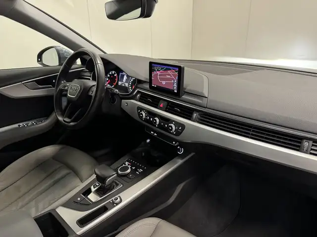 Audi A4 Avant view 13