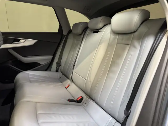 Audi A4 Avant view 10