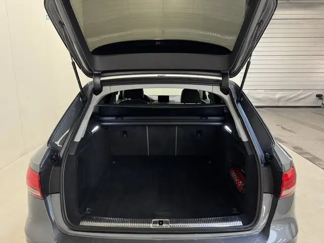 Audi A4 Avant view 21