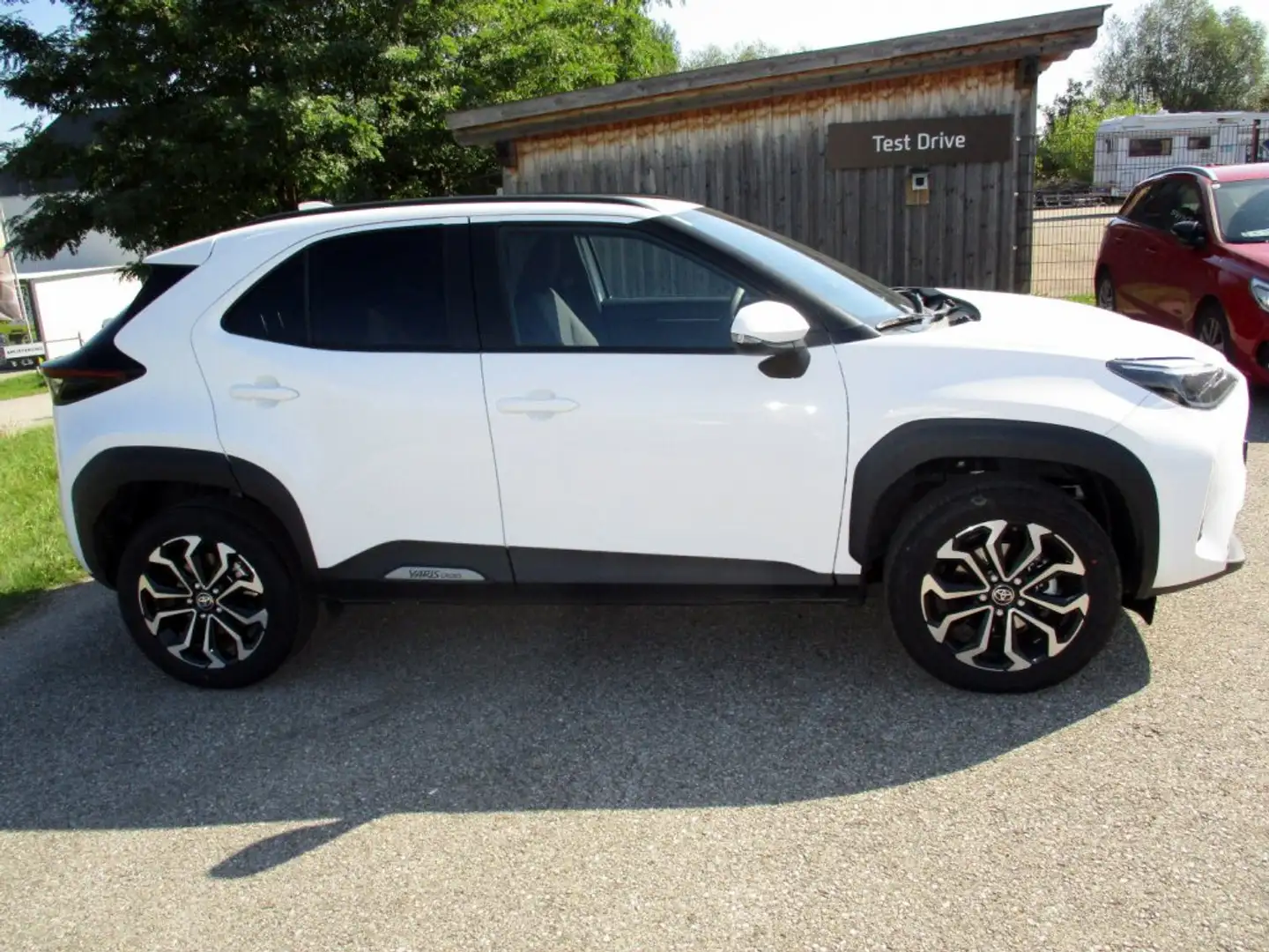Toyota Yaris Cross 1,5 HSD Active 130 Weiß - 2