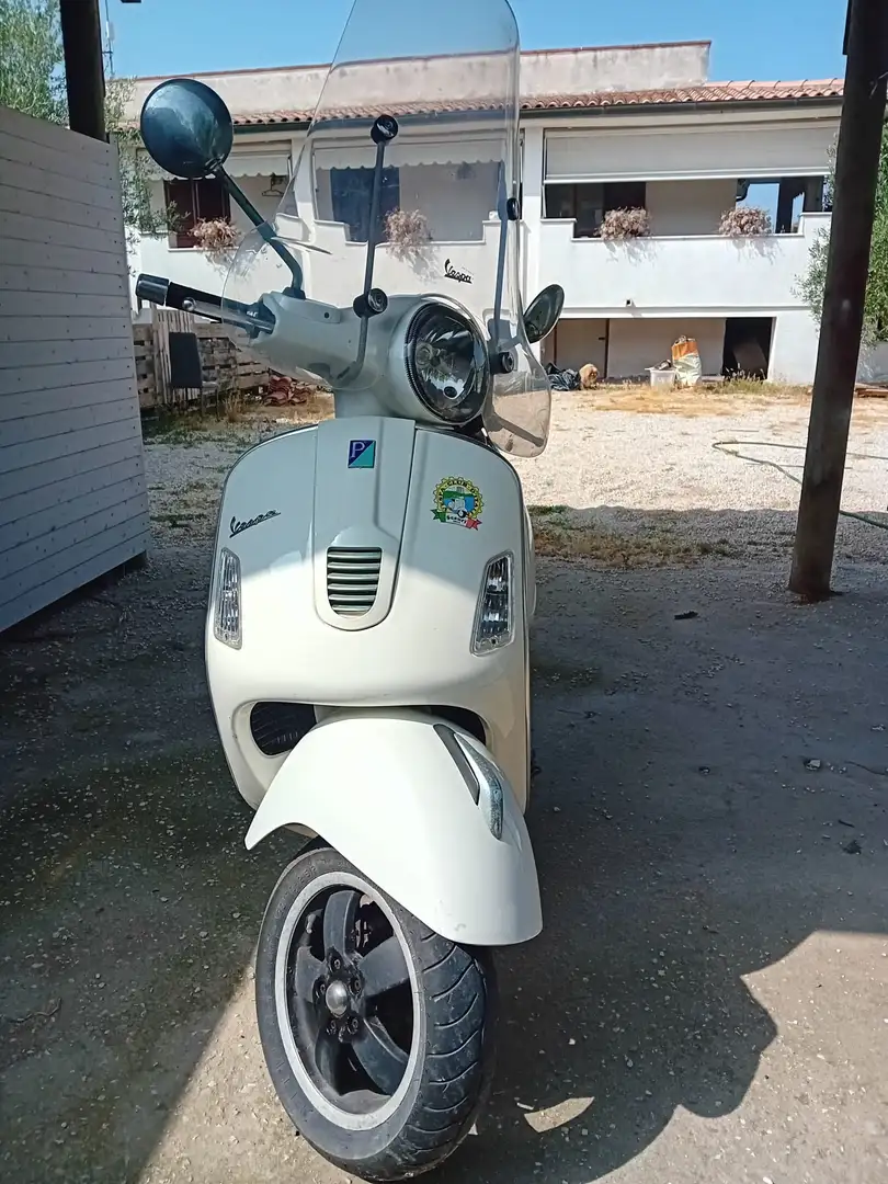 Piaggio GTS 300 - 1