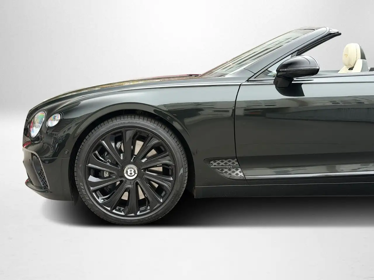 Bentley Continental GTC 2024 — фото 10