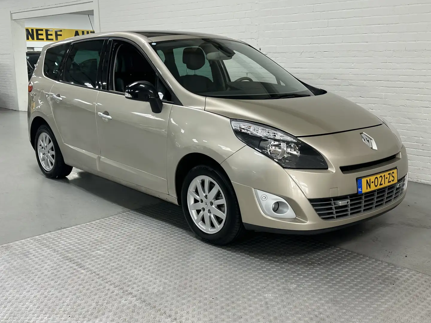 Renault Grand Scenic 2.0 Privilege CLIMA/CRUISE/LEER/TREKHAAK Marrón - 2