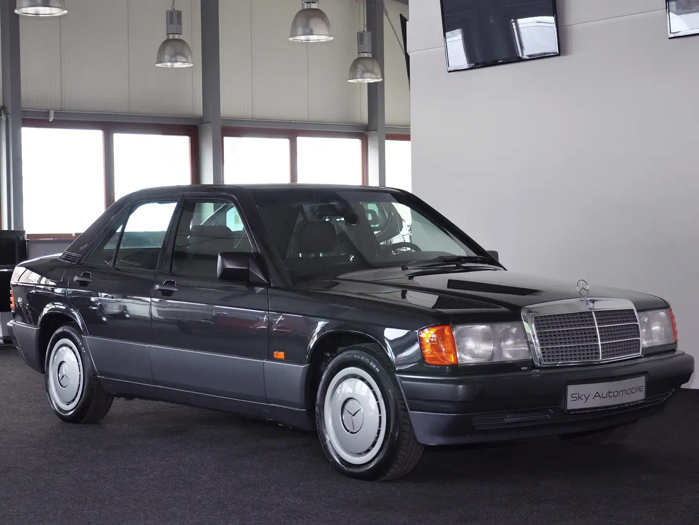 Mercedes-Benz 190 E (W201) ! Erst 027.483 km ! Traumzustand ! Schwarz - 1
