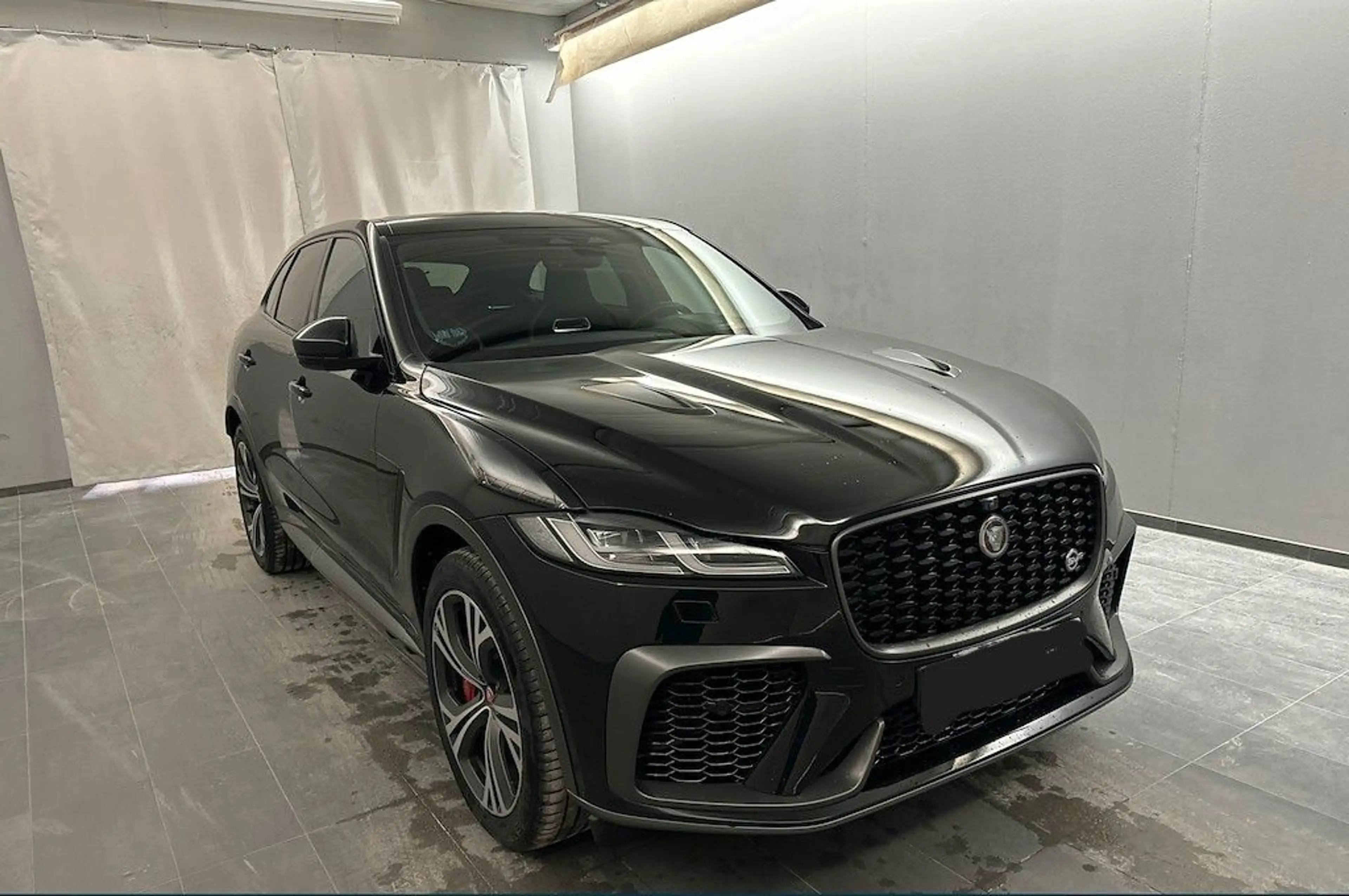 Jaguar F-Pace SVR P550 AWD AHK / Panorama / Head Up — photo 2