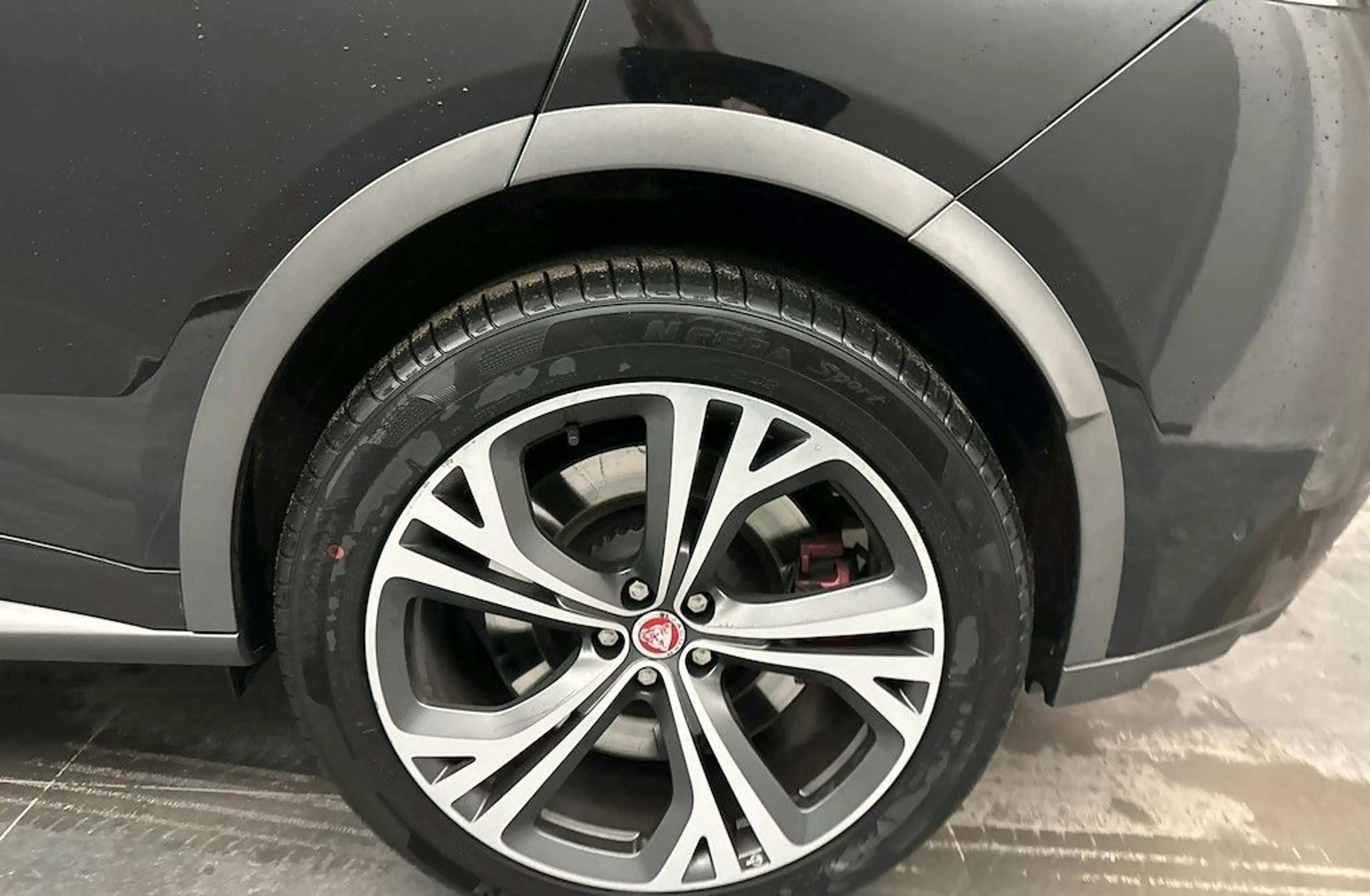 Jaguar F-Pace SVR P550 AWD AHK / Panorama / Head Up — photo 6