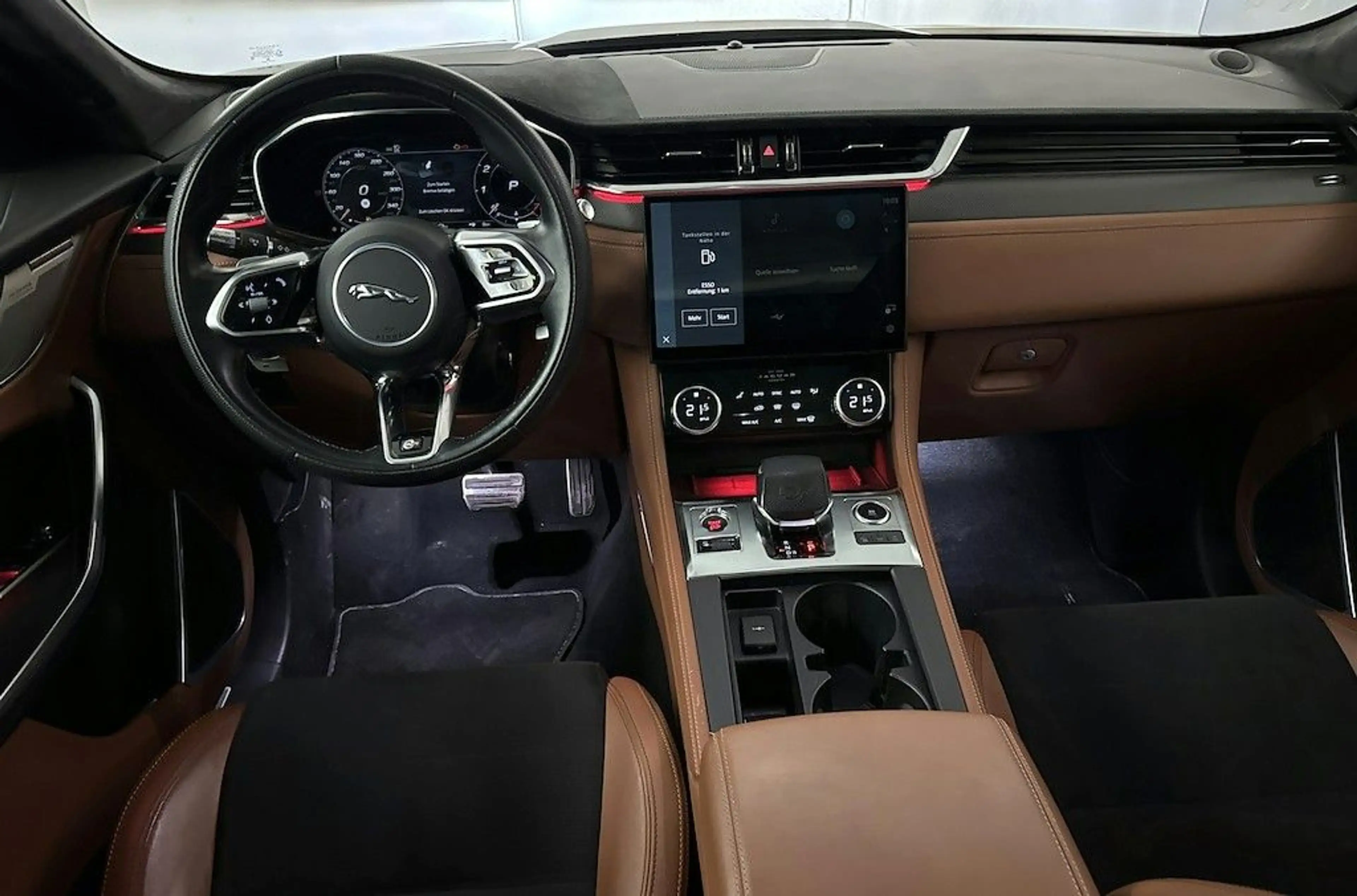 Jaguar F-Pace SVR P550 AWD AHK / Panorama / Head Up — photo 7