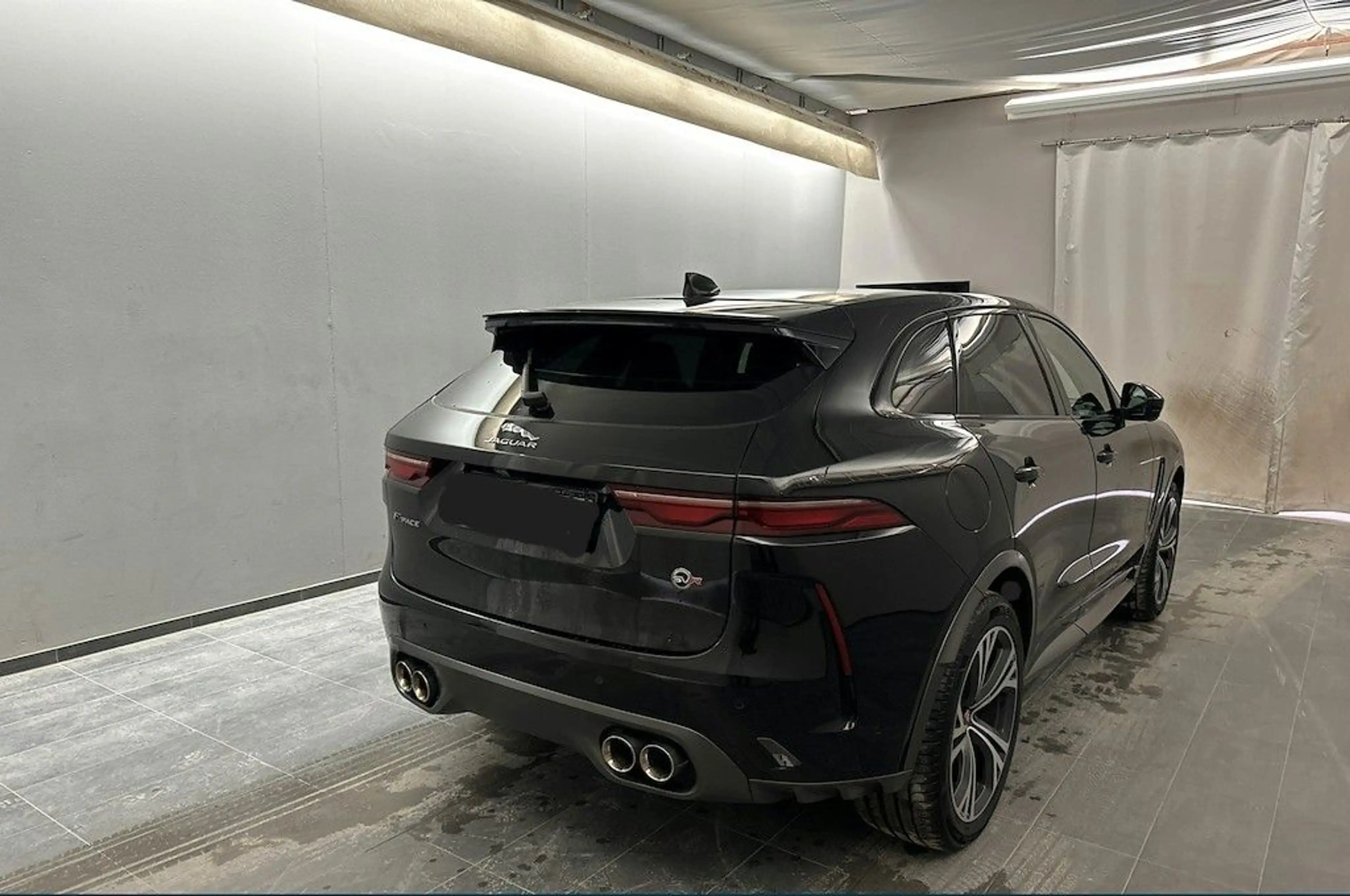 Jaguar F-Pace SVR P550 AWD AHK / Panorama / Head Up — photo 4
