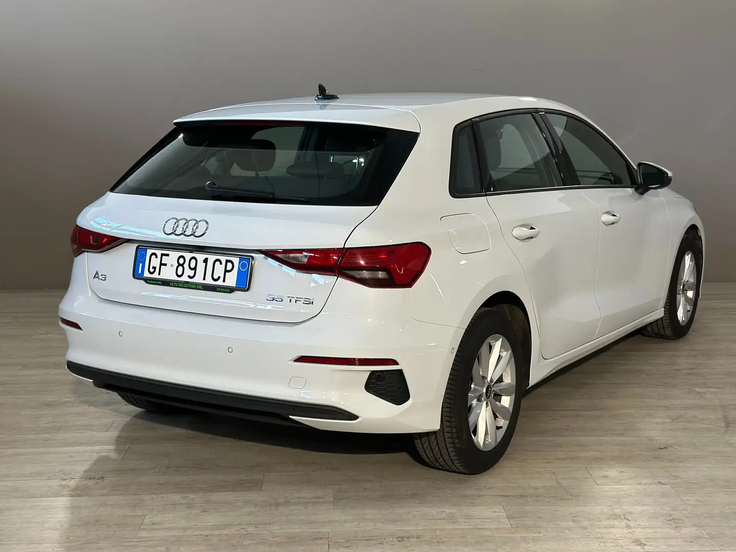 Audi A3 Sportback 35 TFSI MHEV Business S-Tronic Beyaz - 2