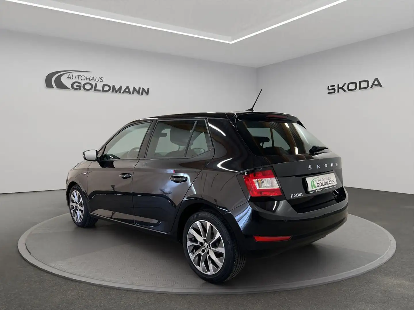 Skoda Fabia Clever 1,0 MPI 44 kW 5-Gang mech. Schwarz - 2