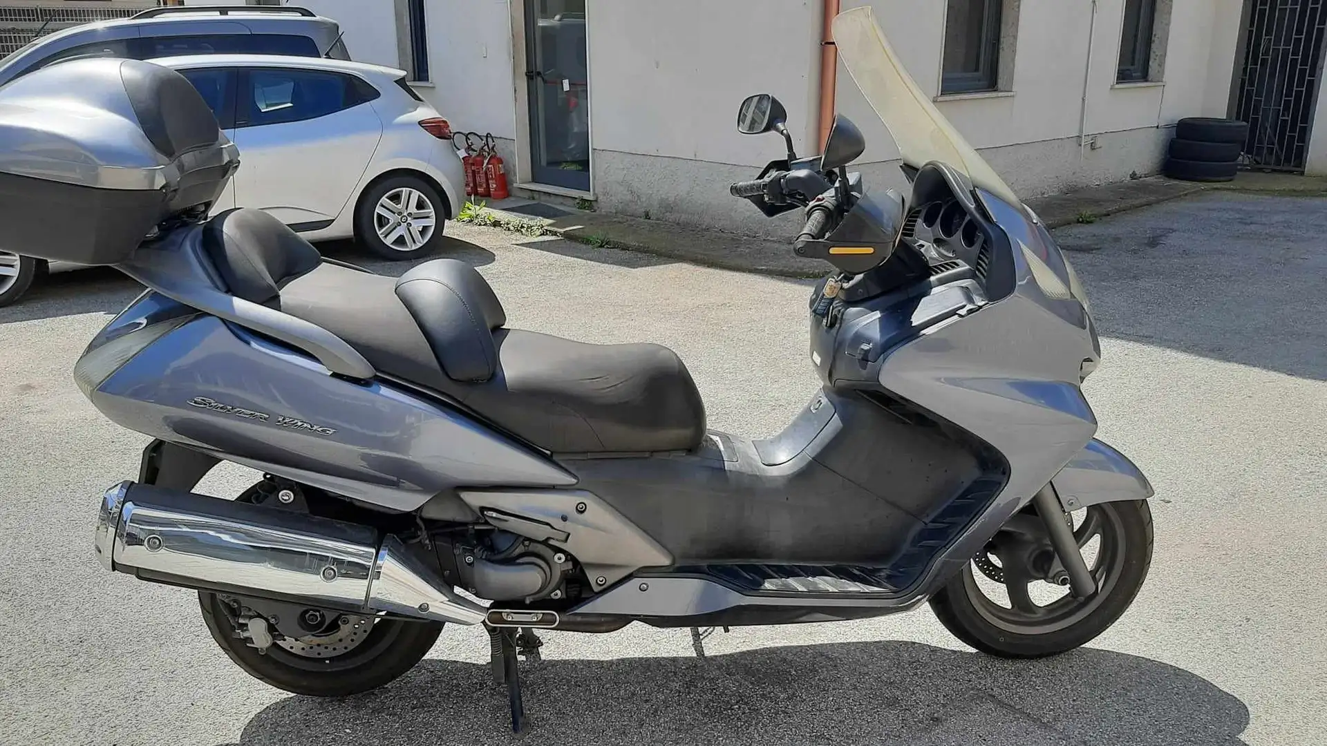 Honda Silver Wing Срібний - 1