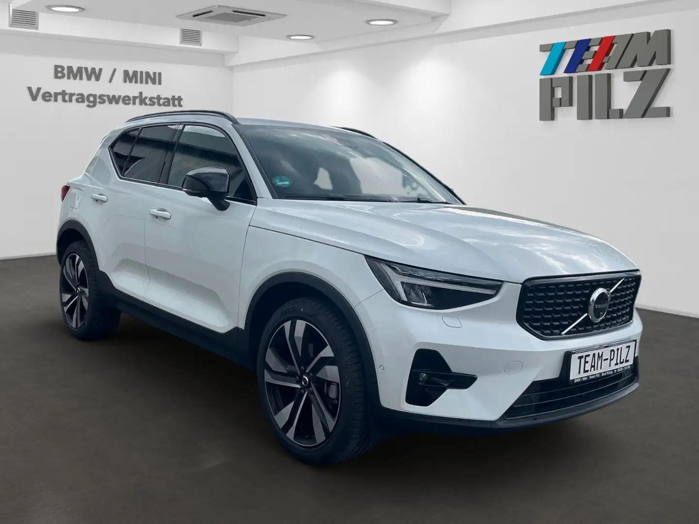 Volvo XC40 B4 Plus Dark AHK 360°Kam E-Sitz ACC adLE Bianco - 2