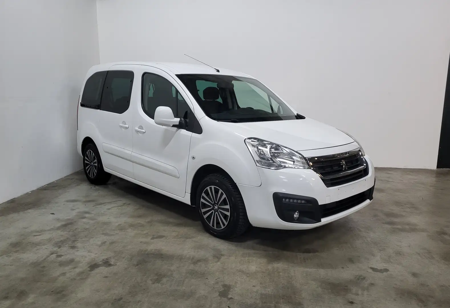 Peugeot Partner 1.6 Hdi * CARPLAY * CAMERA * AIRCO * Weiß - 2