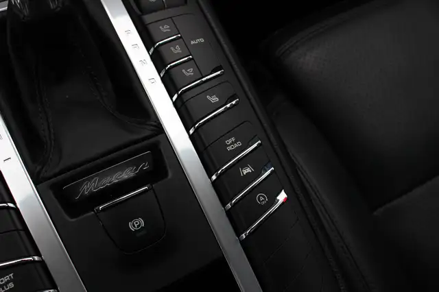 Porsche Macan view 28