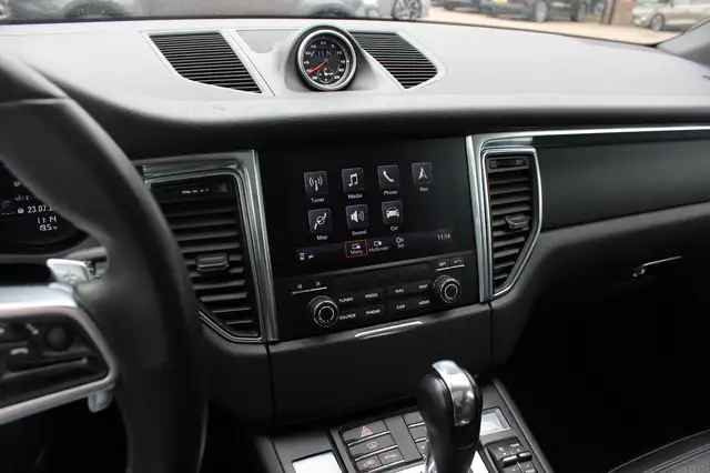 Porsche Macan view 19
