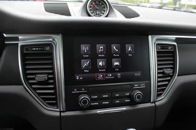 Porsche Macan view 23