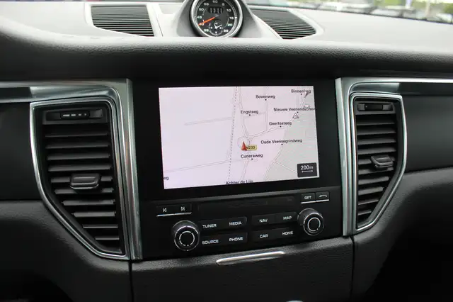 Porsche Macan view 21