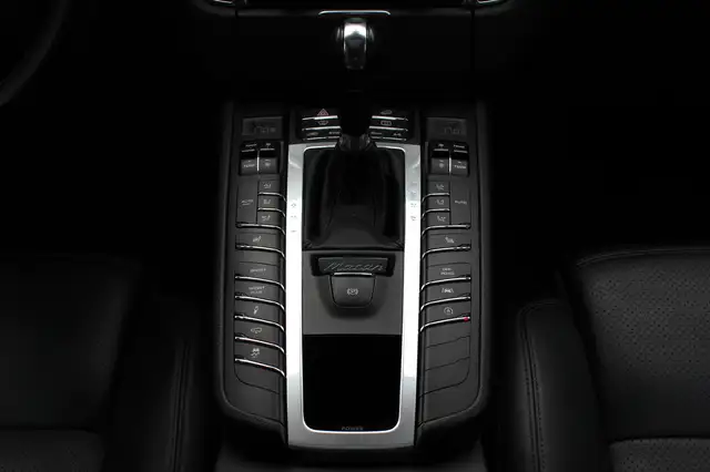 Porsche Macan view 25