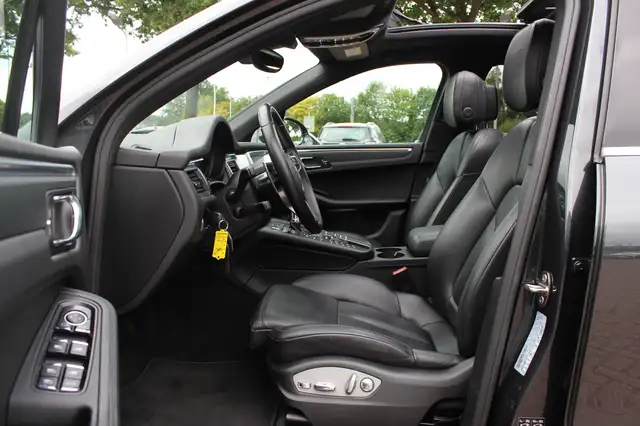 Porsche Macan view 10