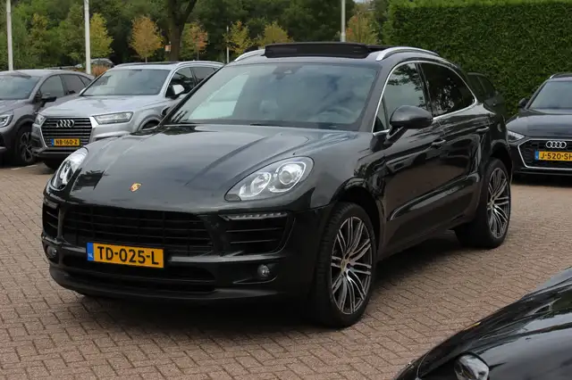 Porsche Macan view 6